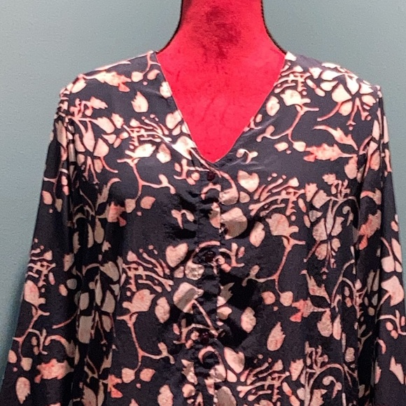 Tolani Dark Blue Silk Top Size Medium - Picture 2 of 13